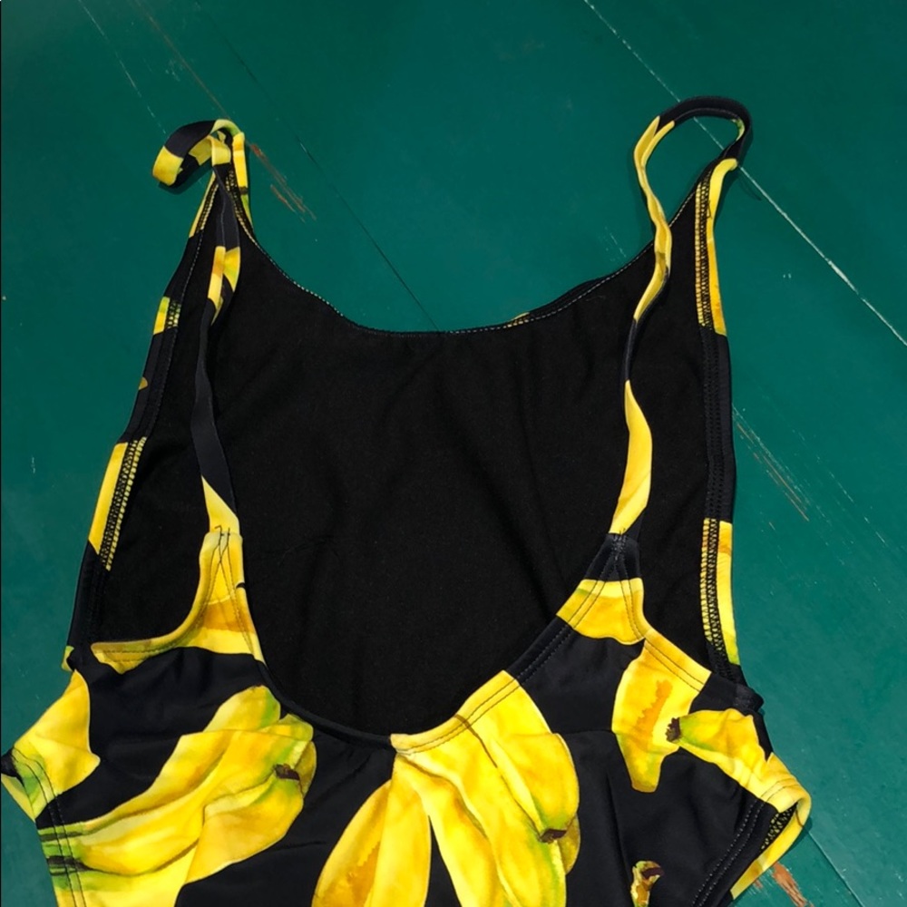 đ NEW BANANA ONE PIECE - Picture 3 of 8